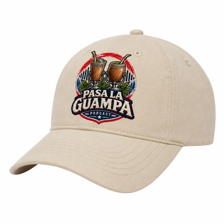 Gorra color arena con el logo de Pasa la Guampa bordado